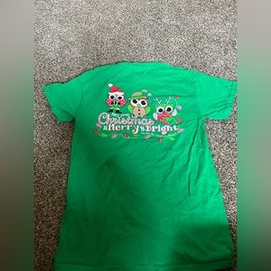 this is a short sleeve seasonal t-shirt from under the carolina moon!